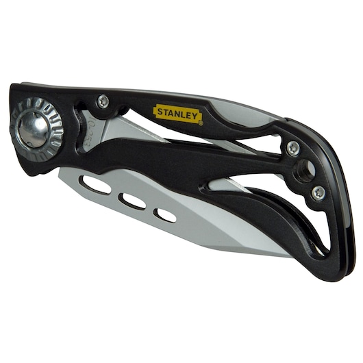 Photo du couteau pliant STANLEY 0-10-253 avec manche noir et argent, fermé, sur fond blanc.