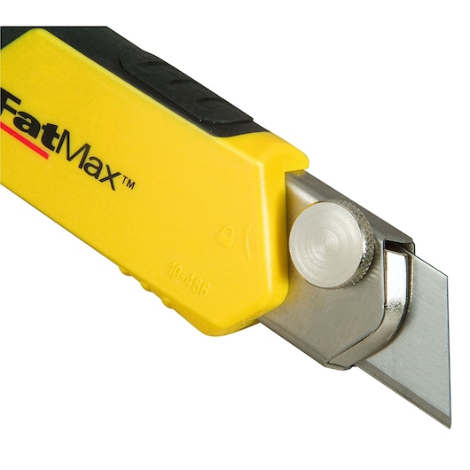 STANLEY 0-10-486 FatMax utilitymes geel en zwart, zijaanzicht op witte achtergrond.