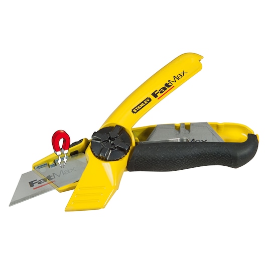 STANLEY 0-10-780 couteau utilitaire avec poignée jaune et noire, position ouverte, logo FatMax, fond blanc.