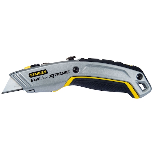 Cutter STANLEY 0-10-789, modèle FatMax Xtreme, poignée argentée et noire, vue latérale gauche.