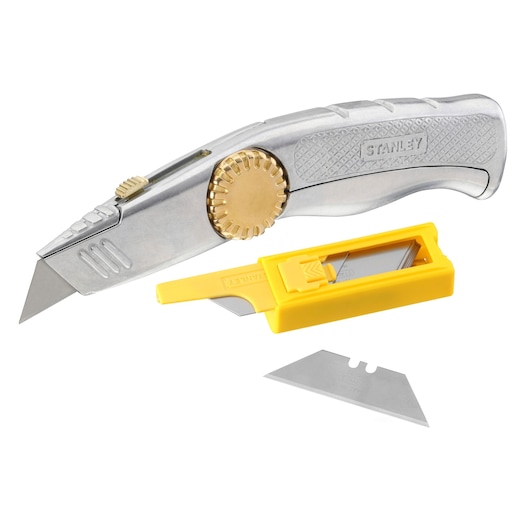 Cutter STANLEY 0-10-819 avec corps en métal, molette dorée, distributeur de lames et lame supplémentaire, vue latérale.