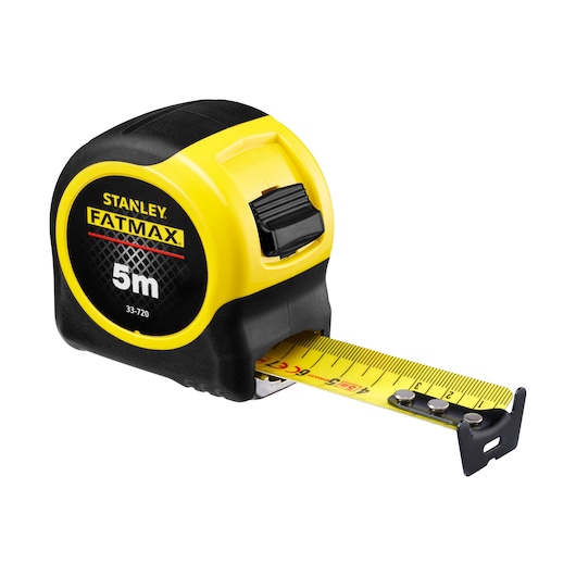 STANLEY 0-33-720 rolmaat, FATMAX, 5m, geel en zwart, producthoek op witte achtergrond.