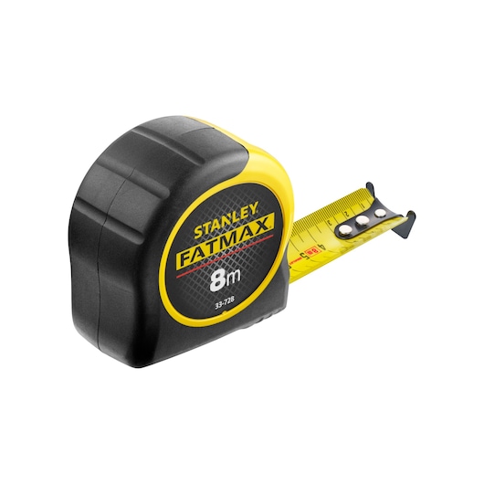 STANLEY rolmaat SKU 0-33-728, FATMAX-serie, 8m, zwart en geel, schuine hoek op witte achtergrond.