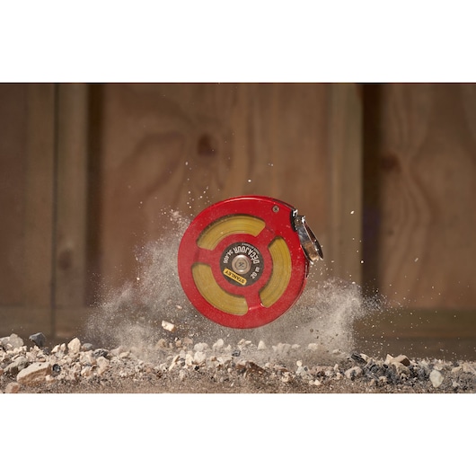Stanley 0-34-406 rode open rolmaat op rotsachtige grond, bouwplaats omgeving.