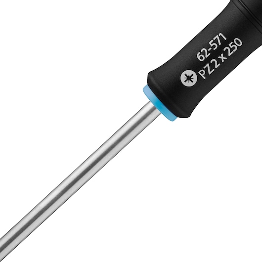 STANLEY 0-62-571 tournevis Pozidriv avec manche noir et anneau bleu, angle latéral sur fond blanc.