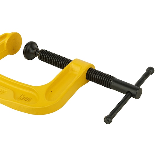 STANLEY 0-83-033 C-klem met geel frame en zwarte schroef, zijaanzicht op witte achtergrond.