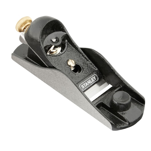 STANLEY 1-12-220 blokschaver, zwart en zilver handgereedschap, driekwart aanzicht, metalen knop.