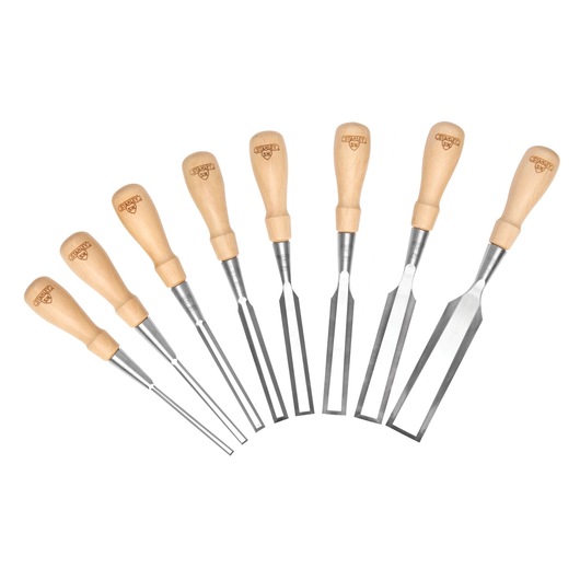 Ensemble de huit ciseaux à bois Stanley avec manches en bois, disposés en éventail sur fond blanc.