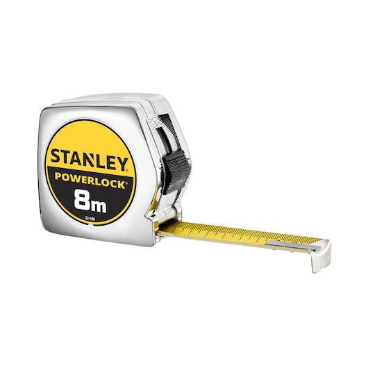 Photo du mètre ruban STANLEY 1-33-198 PowerLock, 8m, lame jaune, boîtier chromé, vue en angle sur blanc.