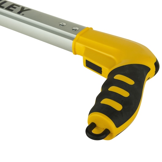 STANLEY 1-77-174 photographie poignée ergonomique jaune et noire sur outil métallique, angle rapproché.