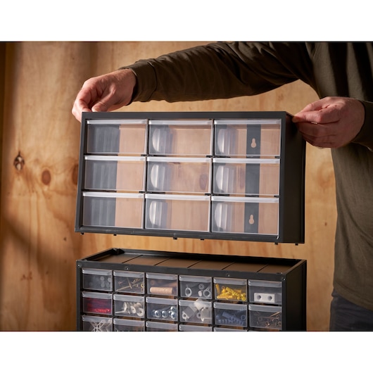 STANLEY 1-93-978 armoire organisateur de petites pièces, angle avant, tiroirs transparents et section amovible.