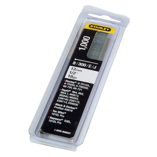 STANLEY 1-SWK-BN050T verpakking met 1000 12mm 18ga bradtackers, fotografie, schuine hoek op witte achtergrond.
