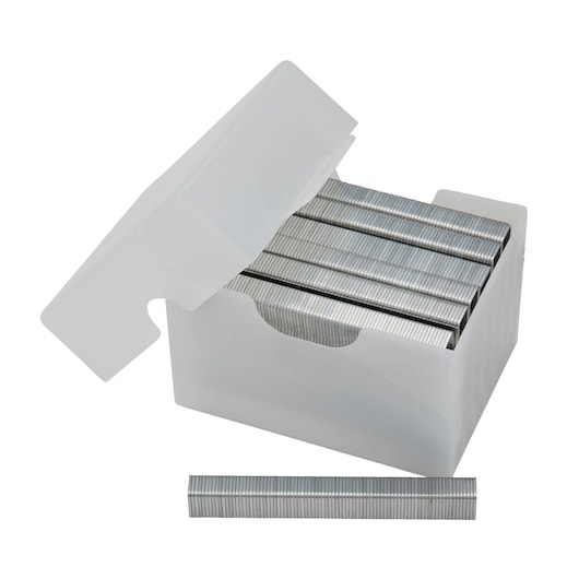 STANLEY 1-TRA708-5T doos met zilverkleurige nietjes en open deksel, enkele nietjesstrip vooraan, foto op witte achtergrond.