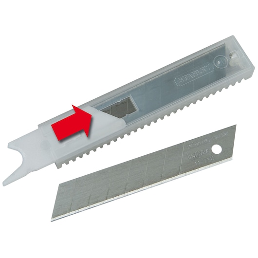 STANLEY 2-11-718 afbreekmesjes met doorzichtige plastic houder, close-up.