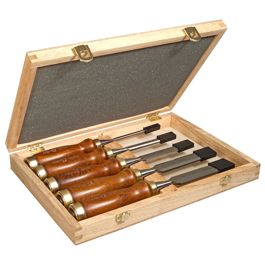 STANLEY 2-16-217 beitelset in houten kist, vijf beitels met gepolijste houten handgrepen, schuine bovenaanzicht.