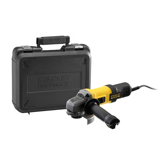 Meuleuse d’angle STANLEY FMEG210K avec corps noir et jaune, présentée avec mallette rigide, vue de face.