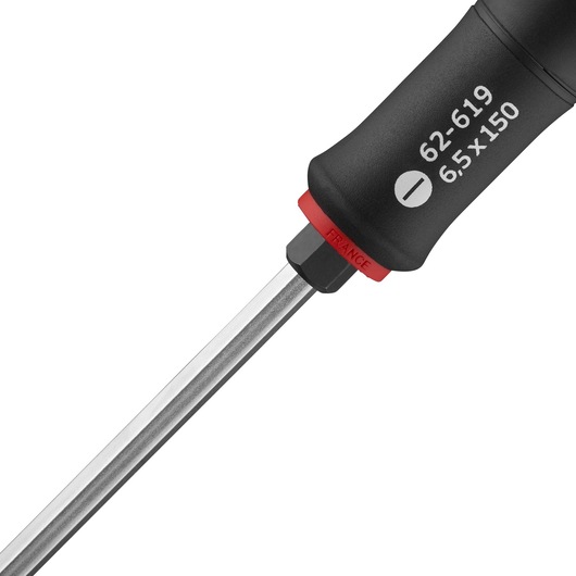 STANLEY FMHT0-62619 sleufschroevendraaier met zwart handvat, rode ring en chromen schacht, zijaanzicht close-up.