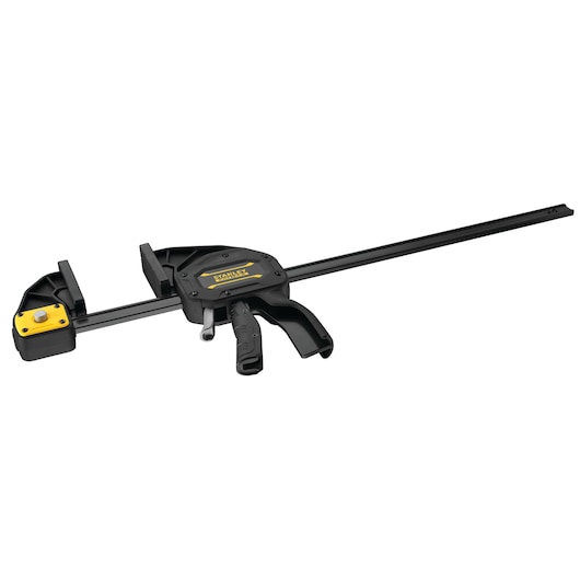 STANLEY FMHT0-83213 serre-joint à barre noir avec gâchette jaune, photographie produit, vue latérale.