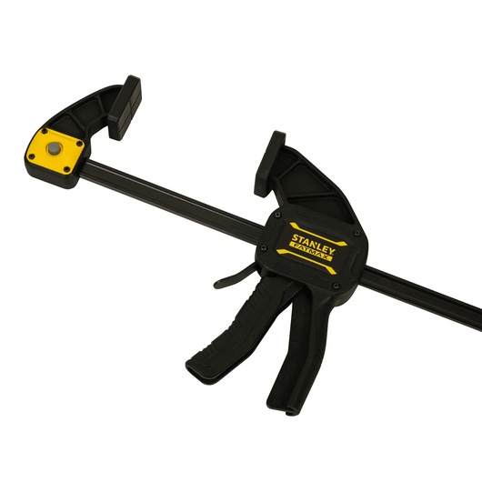 STANLEY FMHT0-83237 serre-joint à barre avec poignée à gâchette, noir et jaune, angle latéral sur fond blanc.