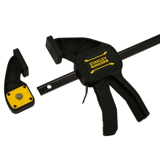 STANLEY FMHT0-83237 serre-joint à barre noire et jaune, poignée et mâchoire séparée, angle produit sur fond blanc.
