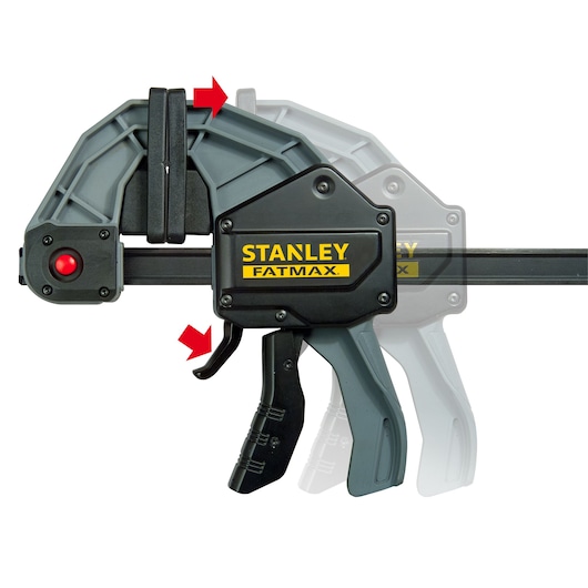 Serre-joint à gâchette STANLEY FMHT0-83240, corps noir et gris, logo jaune, bouton rouge, vue latérale sur fond blanc.