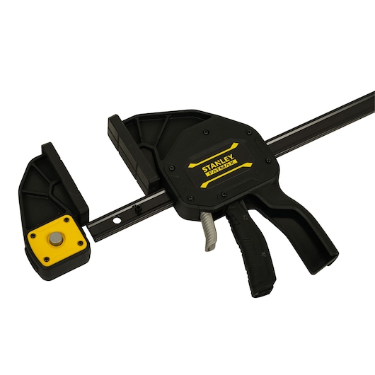 STANLEY FMHT0-83241 serre-joint à barre avec détails noirs et jaunes, vue de dessus sur fond blanc.