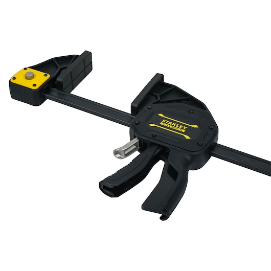 STANLEY FMHT0-83242 photographie de serre-joint à gâchette noir et jaune, angle avant sur fond blanc