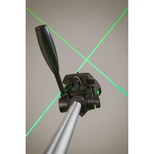 STANLEY FMHT1-77356 laserwaterpas op statief met groene kruislijnen, fotografie close-up.