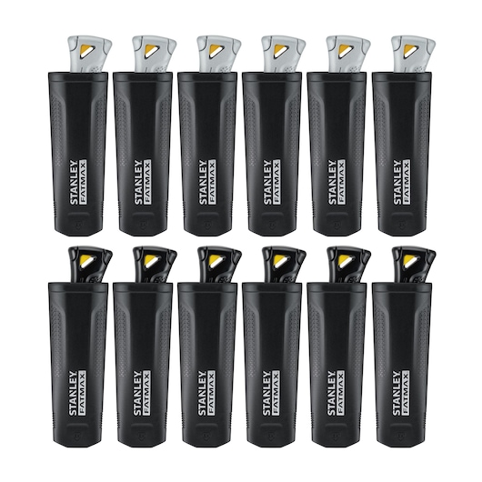 Photo de douze couteaux utilitaires STANLEY FATMAX FMHT10502-9 noirs vus de face sur fond blanc.