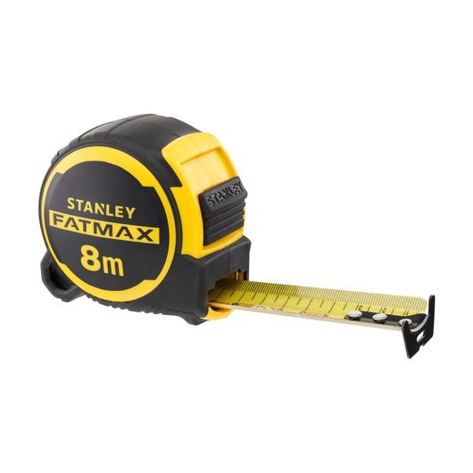 Mètre ruban Stanley FatMax 8m avec boîtier noir et jaune et ruban de mesure déployé.