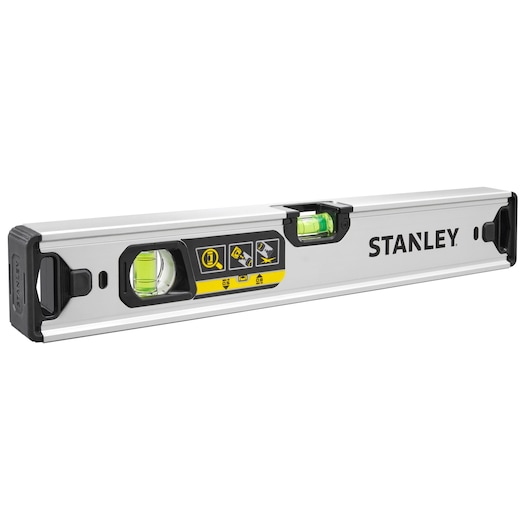 Foto van STANLEY FMHT43670-1 waterpas, zilverkleurige behuizing, twee libellen, zwarte eindkappen, schuine hoek.