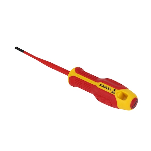 STANLEY FMHT65751-0 tournevis plat isolé, manche rouge et jaune, lame plate, vue latérale, fond blanc.