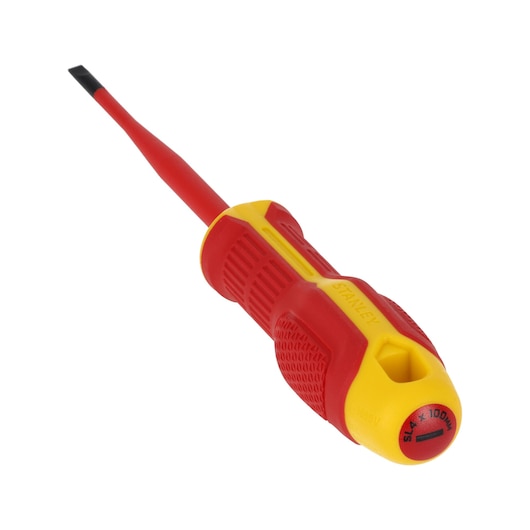 STANLEY FMHT65752-0 geïsoleerde sleufschroevendraaier met rood-gele handgreep, schuin op witte achtergrond.
