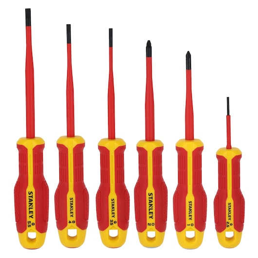 STANLEY FMHT65765-0 schroevendraaierset, zes geïsoleerde schroevendraaiers met rood-gele handgrepen, vooraanzicht op witte achtergrond.