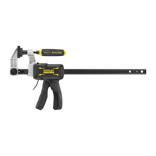 STANLEY FMHT83006-0 FATMAX serre-joint à gâchette noir et jaune, photo latérale sur fond blanc.