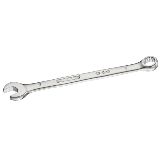 Foto van STANLEY FMMT13030-0 combinatiesleutel, 7mm, zilverkleurig metaal, bovenaanzicht op witte achtergrond.