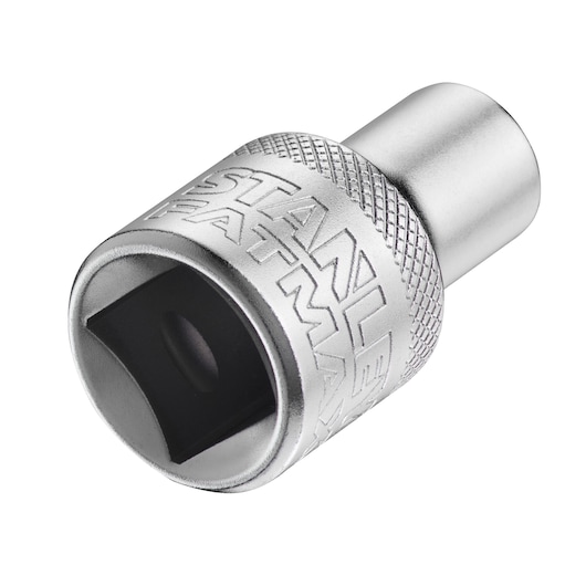 STANLEY FMMT17228-0 chromen dopsleutel-adapter, geribbelde grip, close-up op witte achtergrond.