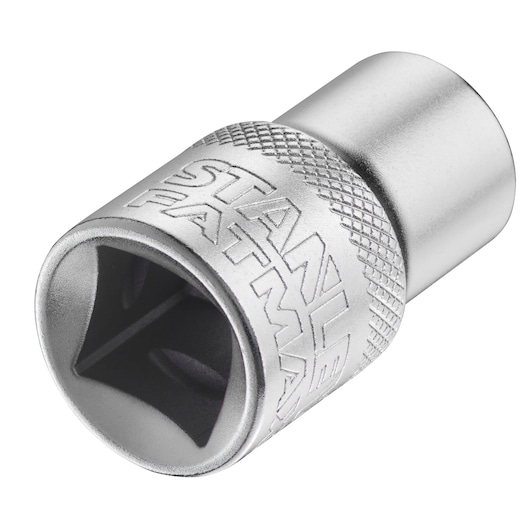 STANLEY FMMT17231-0 douille chromée, vue en angle, marquage gravé, surface moletée, photographie sur fond blanc.