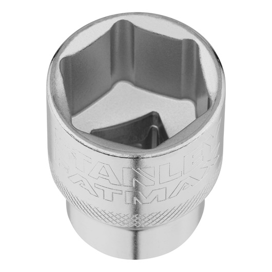 Foto van STANLEY FMMT17243-0 chromen dopsleutel, zijaanzicht, met gegraveerd logo en gekartelde grip.