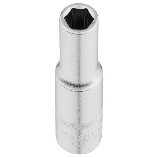 STANLEY FMMT17300-0 douille hexagonale argentée en position verticale sur fond blanc, photographie de douille.