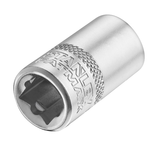 STANLEY dopsleutel, SKU FMMT18007-0, chroom afwerking, foto onder hoek op witte achtergrond, compact handgereedschap.
