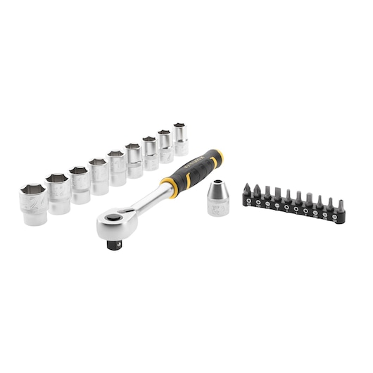 STANLEY FMMT82681-0 doppenset met ratel, doppen, adapter en bits, vooraanzicht op witte achtergrond.