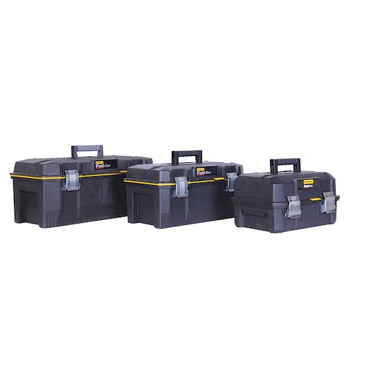 STANLEY FMST1-71219 lot de boîtes à outils noires en plastique avec accents jaunes, trois tailles, vue latérale, fond blanc.
