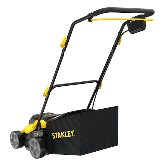 STANLEY SCOEP3801M2 grasmaaier achteraanzicht, zwart met geel, met grasopvangbak.