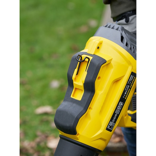 STANLEY SFMCBL7B bladblazer close-up, geel met zwart, buitengebruik