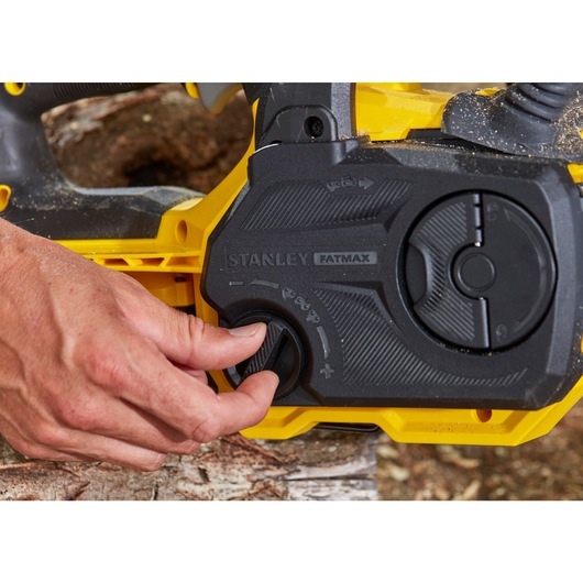 Photo du panneau de contrôle STANLEY SFMCCS630B, gros plan sur le bouton de réglage tourné.