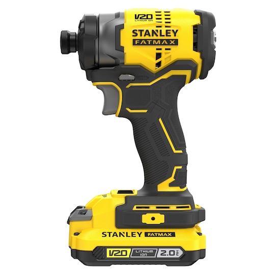 Stanley SFMCF820D2K draadloze slagschroevendraaier geel en zwart, zijaanzicht op witte achtergrond.
