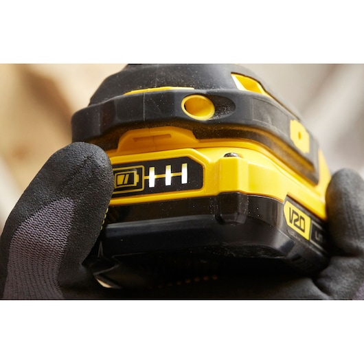 STANLEY SFMCF820D2K V20 accu voor elektrisch gereedschap met laadindicator close-up, fotografie.