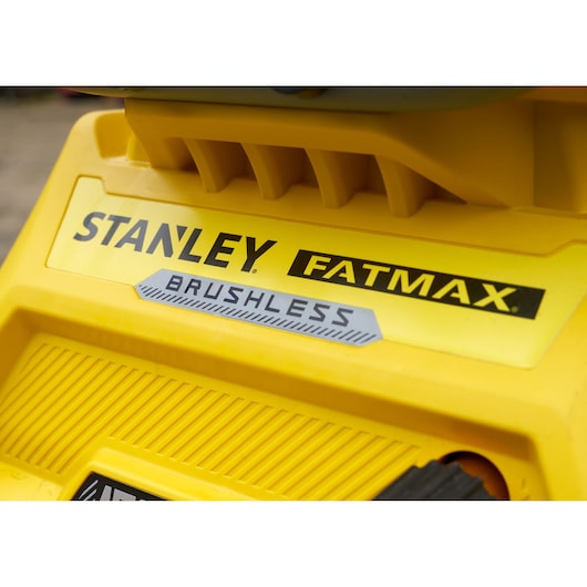 Foto van STANLEY SFMCPW1500B FATMAX brushless geel product voorkant detail close-up.