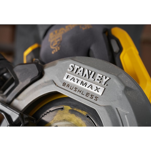 STANLEY SFMCS551M1T cirkelzaag close-up, FATMAX brushless logo zichtbaar.